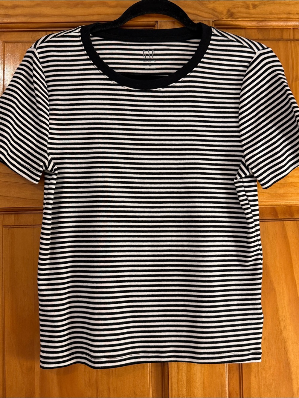 GAP Black & White Modern T-Shirt